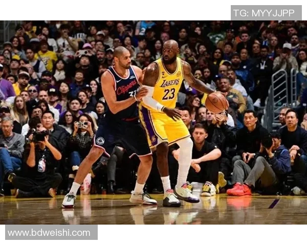 湖人对决快船深圳赛场激情四溢球迷期待精彩对抗与巅峰对决